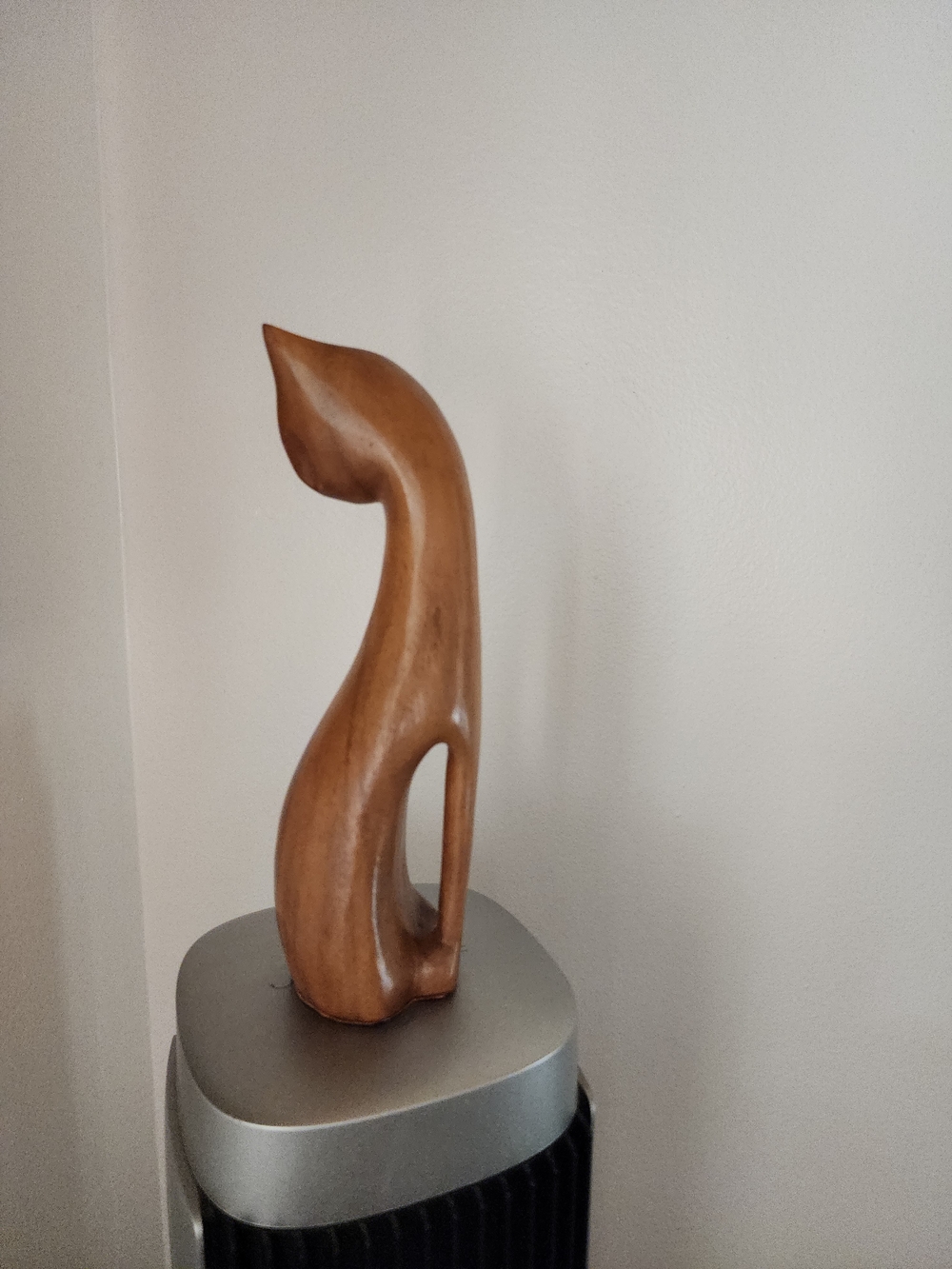 MCM Carved Wooden Cat Sculpture - Warm Brown Finish - Picture 6 of 8